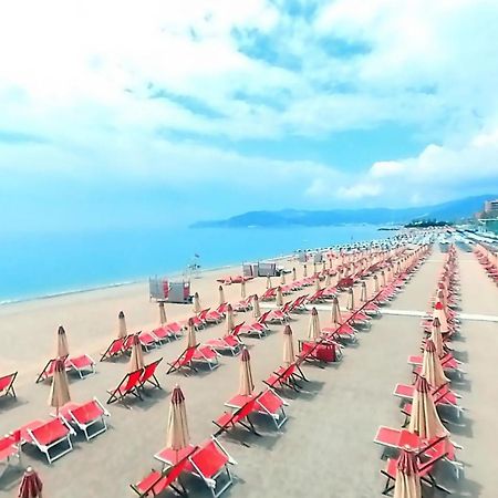 Modern & Bright Flat - 2 Min From The Sea Daire Savona Dış mekan fotoğraf