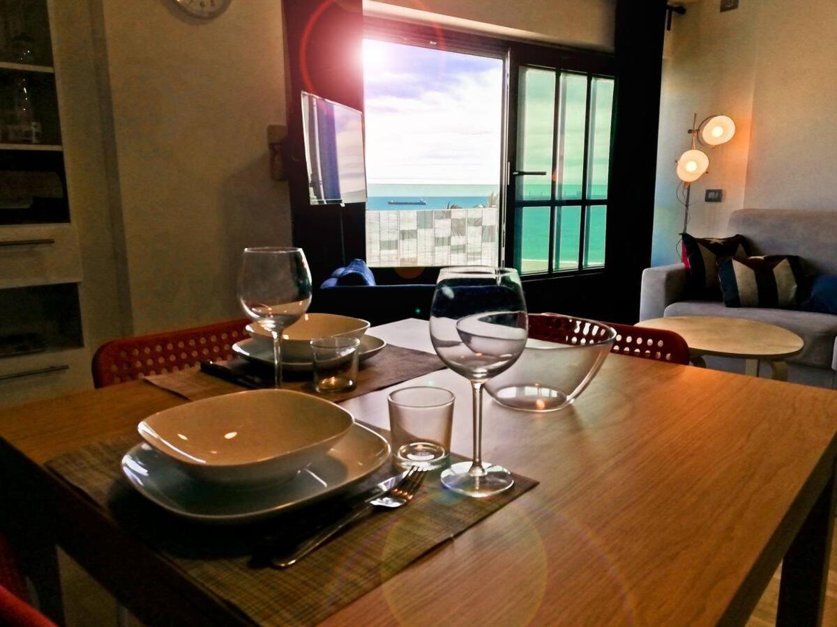 Modern & Bright Flat - 2 Min From The Sea Daire Savona Dış mekan fotoğraf
